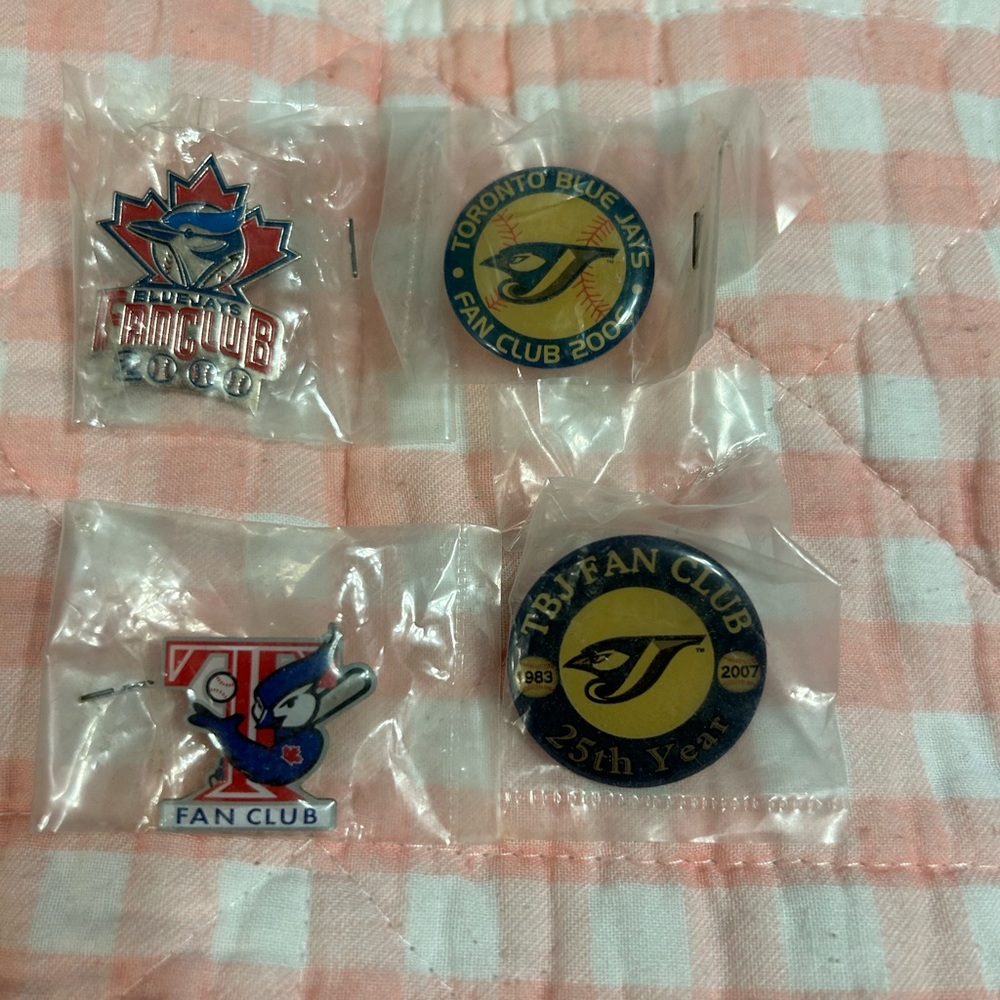 Toronto Blue Jays fan club 4 vintage lapel pins. NIP